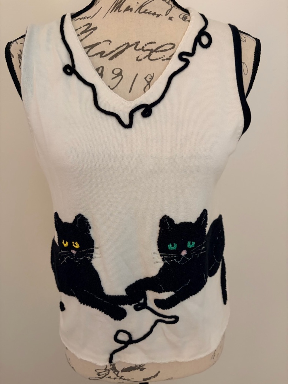 Vintage Sleeveless Knit Sweater with Black Trim